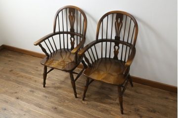 和製ビンテージ　飛騨産業　キツツキマーク　希少な絶版品!クラシカルな佇まいが魅力のウィンザーチェア2脚セット(ヴィンテージ、ウインザーチェア、アームチェア、椅子、イス、板座チェア、ダイニングチェア)(R-063472)