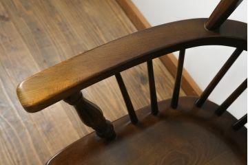 和製ビンテージ　飛騨産業　キツツキマーク　希少な絶版品!クラシカルな佇まいが魅力のウィンザーチェア2脚セット(ヴィンテージ、ウインザーチェア、アームチェア、椅子、イス、板座チェア、ダイニングチェア)(R-063472)