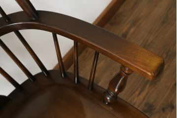 和製ビンテージ　飛騨産業　キツツキマーク　希少な絶版品!クラシカルな佇まいが魅力のウィンザーチェア2脚セット(ヴィンテージ、ウインザーチェア、アームチェア、椅子、イス、板座チェア、ダイニングチェア)(R-063472)