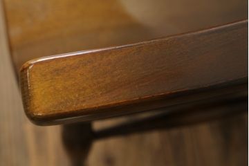 和製ビンテージ　飛騨産業　キツツキマーク　希少な絶版品!クラシカルな佇まいが魅力のウィンザーチェア2脚セット(ヴィンテージ、ウインザーチェア、アームチェア、椅子、イス、板座チェア、ダイニングチェア)(R-063472)