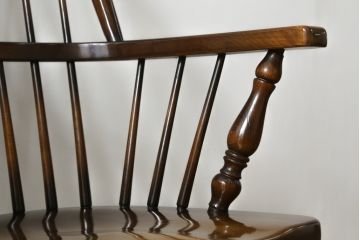 和製ビンテージ　飛騨産業　キツツキマーク　希少な絶版品!クラシカルな佇まいが魅力のウィンザーチェア2脚セット(ヴィンテージ、ウインザーチェア、アームチェア、椅子、イス、板座チェア、ダイニングチェア)(R-063472)