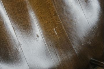 和製ビンテージ　飛騨産業　キツツキマーク　希少な絶版品!クラシカルな佇まいが魅力のウィンザーチェア2脚セット(ヴィンテージ、ウインザーチェア、アームチェア、椅子、イス、板座チェア、ダイニングチェア)(R-063472)