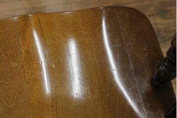 和製ビンテージ　飛騨産業　キツツキマーク　希少な絶版品!クラシカルな佇まいが魅力のウィンザーチェア2脚セット(ヴィンテージ、ウインザーチェア、アームチェア、椅子、イス、板座チェア、ダイニングチェア)(R-063472)