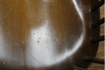 和製ビンテージ　飛騨産業　キツツキマーク　希少な絶版品!クラシカルな佇まいが魅力のウィンザーチェア2脚セット(ヴィンテージ、ウインザーチェア、アームチェア、椅子、イス、板座チェア、ダイニングチェア)(R-063472)