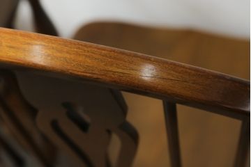 和製ビンテージ　飛騨産業　キツツキマーク　希少な絶版品!クラシカルな佇まいが魅力のウィンザーチェア2脚セット(ヴィンテージ、ウインザーチェア、アームチェア、椅子、イス、板座チェア、ダイニングチェア)(R-063472)