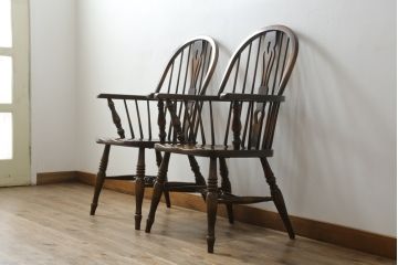 和製ビンテージ　飛騨産業　キツツキマーク　希少な絶版品!背もたれのデザインがおしゃれなウィンザーチェア2脚セット(ヴィンテージ、ウインザーチェア、アームチェア、椅子、イス、板座チェア、ダイニングチェア)(R-063473)