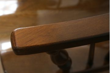 和製ビンテージ　飛騨産業　キツツキマーク　希少な絶版品!背もたれのデザインがおしゃれなウィンザーチェア2脚セット(ヴィンテージ、ウインザーチェア、アームチェア、椅子、イス、板座チェア、ダイニングチェア)(R-063473)