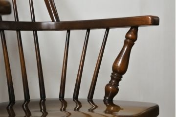 和製ビンテージ　飛騨産業　キツツキマーク　希少な絶版品!背もたれのデザインがおしゃれなウィンザーチェア2脚セット(ヴィンテージ、ウインザーチェア、アームチェア、椅子、イス、板座チェア、ダイニングチェア)(R-063473)