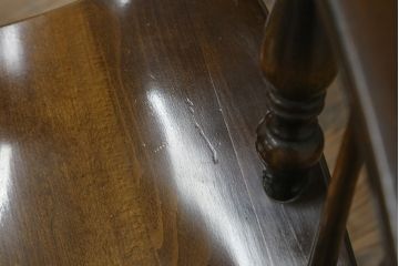 和製ビンテージ　飛騨産業　キツツキマーク　希少な絶版品!背もたれのデザインがおしゃれなウィンザーチェア2脚セット(ヴィンテージ、ウインザーチェア、アームチェア、椅子、イス、板座チェア、ダイニングチェア)(R-063473)