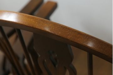 和製ビンテージ　飛騨産業　キツツキマーク　希少な絶版品!背もたれのデザインがおしゃれなウィンザーチェア2脚セット(ヴィンテージ、ウインザーチェア、アームチェア、椅子、イス、板座チェア、ダイニングチェア)(R-063473)