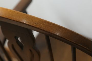 和製ビンテージ　飛騨産業　キツツキマーク　希少な絶版品!背もたれのデザインがおしゃれなウィンザーチェア2脚セット(ヴィンテージ、ウインザーチェア、アームチェア、椅子、イス、板座チェア、ダイニングチェア)(R-063473)