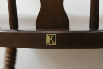 和製ビンテージ　飛騨産業　キツツキマーク　希少な絶版品!背もたれのデザインがおしゃれなウィンザーチェア2脚セット(ヴィンテージ、ウインザーチェア、アームチェア、椅子、イス、板座チェア、ダイニングチェア)(R-063473)
