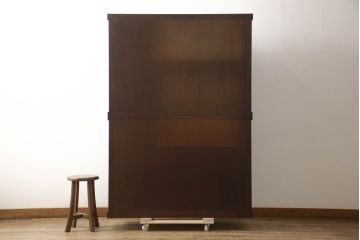 中古　民芸家具　欅(ケヤキ)材　上質な和の空間づくりに取り入れたいシックな水屋箪笥(収納棚、戸棚、食器棚、重ね戸棚、キャビネット)(R-063477)