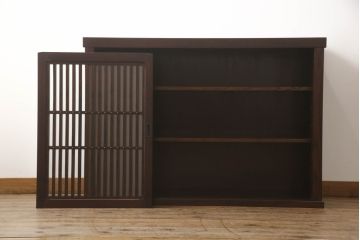 中古　民芸家具　欅(ケヤキ)材　上質な和の空間づくりに取り入れたいシックな水屋箪笥サイドボード(収納棚、戸棚、食器棚、キャビネット)(R-063478)