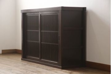 中古　民芸家具　欅(ケヤキ)材　上質な和の空間づくりに取り入れたいシックな水屋箪笥サイドボード(収納棚、戸棚、食器棚、キャビネット)(R-063478)