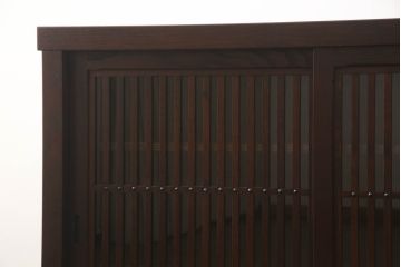 中古　民芸家具　欅(ケヤキ)材　上質な和の空間づくりに取り入れたいシックな水屋箪笥サイドボード(収納棚、戸棚、食器棚、キャビネット)(R-063478)