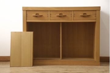 中古　美品　国産手造り家具　タモ材　和モダンの雰囲気高める水屋箪笥サイドボード(サイドキャビネット、戸棚、収納棚、引き出し)(R-063481)