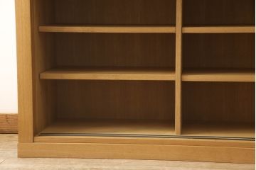 中古　美品　国産手造り家具　タモ材　和モダンの雰囲気高める水屋箪笥サイドボード(サイドキャビネット、戸棚、収納棚、引き出し)(R-063481)
