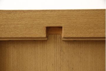 中古　美品　国産手造り家具　タモ材　和モダンの雰囲気高める水屋箪笥サイドボード(サイドキャビネット、戸棚、収納棚、引き出し)(R-063481)
