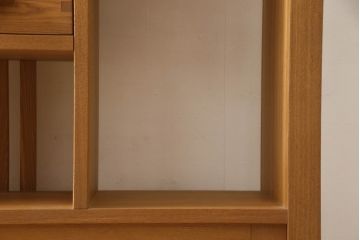 中古　国産手造り家具　タモ材　和モダンの雰囲気高める飾り棚(茶棚、和風キャビネット、戸棚、収納棚、引き出し)(R-063482)