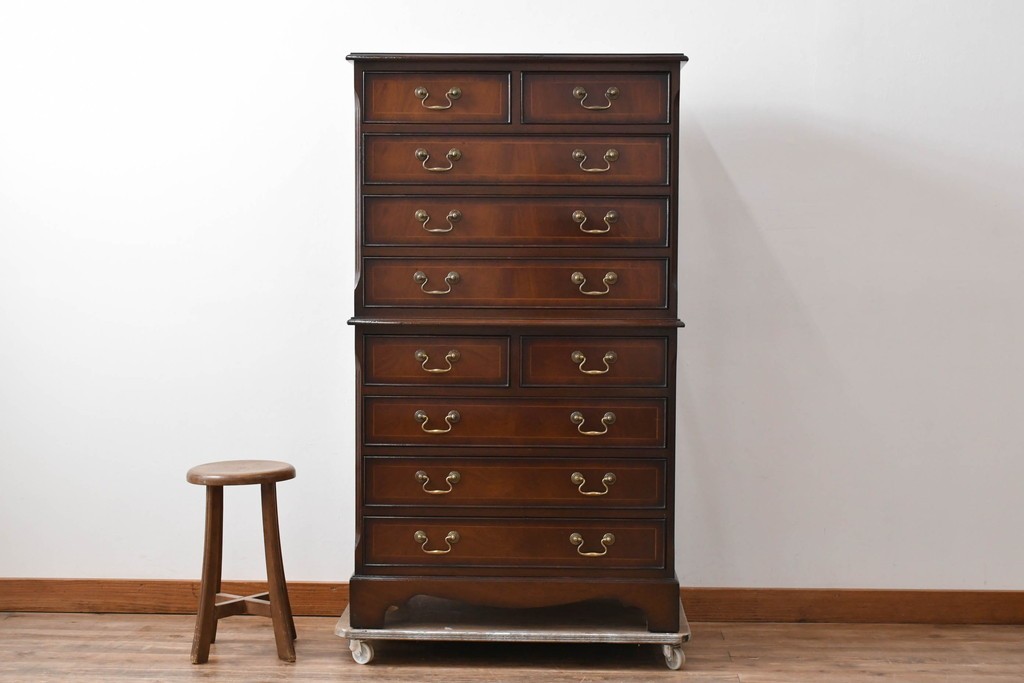 イギリスアンティーク　ウォールナット材　重厚な雰囲気漂うトールチェスト　(R-063486)