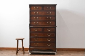 イギリスアンティーク　ウォールナット材　重厚な雰囲気漂うトールチェスト　(R-063486)