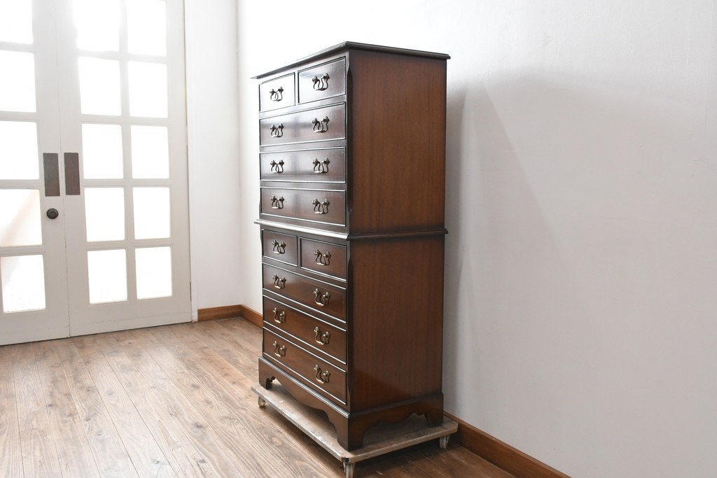 イギリスアンティーク　ウォールナット材　重厚な雰囲気漂うトールチェスト　(R-063486)