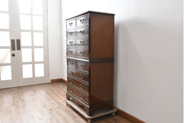 イギリスアンティーク　ウォールナット材　重厚な雰囲気漂うトールチェスト　(R-063486)