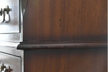 イギリスアンティーク　ウォールナット材　重厚な雰囲気漂うトールチェスト　(R-063486)