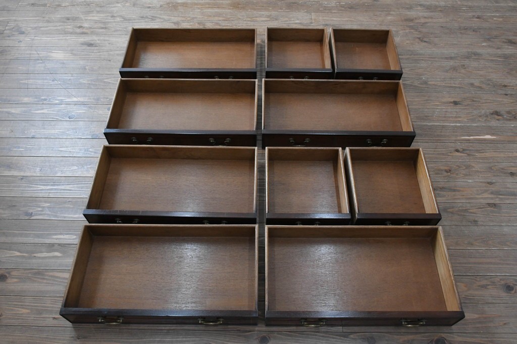 イギリスアンティーク　ウォールナット材　重厚な雰囲気漂うトールチェスト　(R-063486)