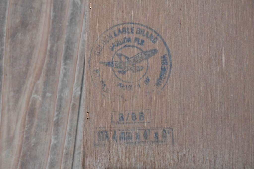 イギリスアンティーク　ウォールナット材　重厚な雰囲気漂うトールチェスト　(R-063486)