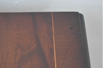 イギリスアンティーク　ウォールナット材　重厚な雰囲気漂うトールチェスト　(R-063486)