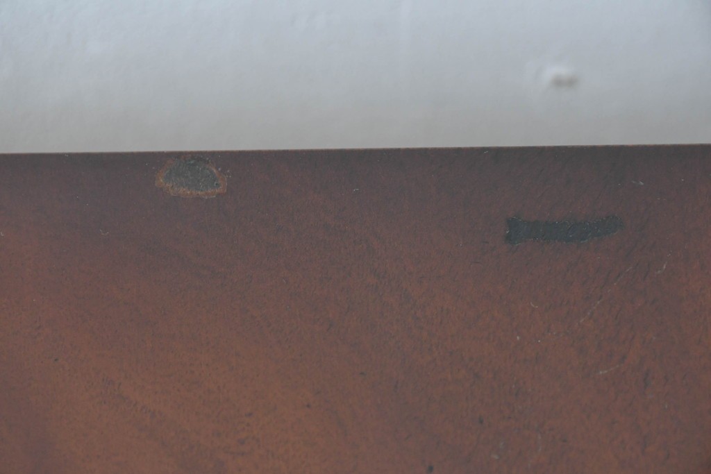 イギリスアンティーク　ウォールナット材　重厚な雰囲気漂うトールチェスト　(R-063486)