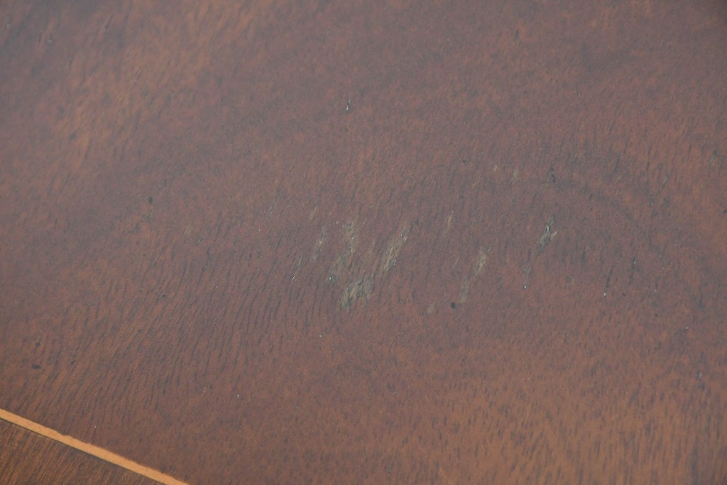 イギリスアンティーク　ウォールナット材　重厚な雰囲気漂うトールチェスト　(R-063486)