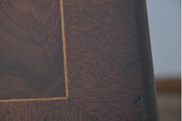 イギリスアンティーク　ウォールナット材　重厚な雰囲気漂うトールチェスト　(R-063486)