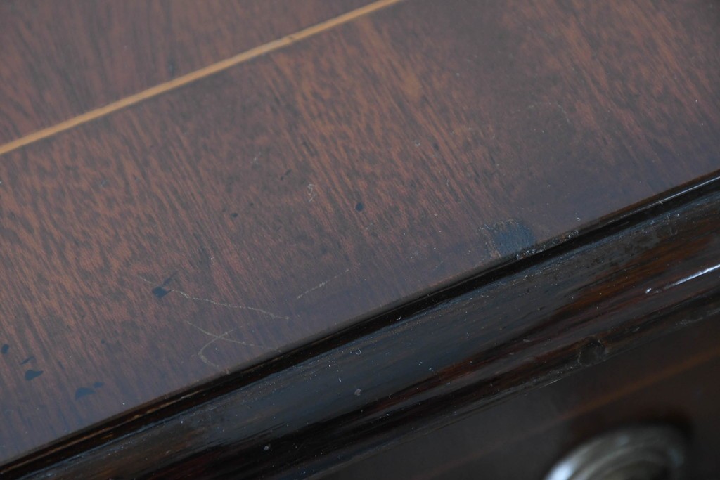 イギリスアンティーク　ウォールナット材　重厚な雰囲気漂うトールチェスト　(R-063486)