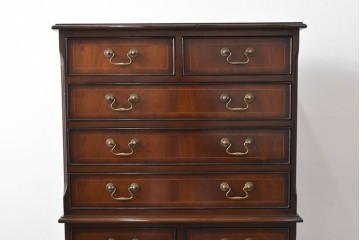 イギリスアンティーク　ウォールナット材　重厚な雰囲気漂うトールチェスト　(R-063486)