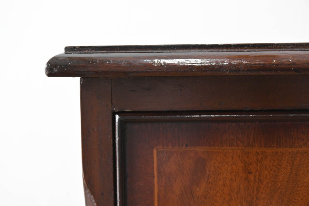 イギリスアンティーク　ウォールナット材　重厚な雰囲気漂うトールチェスト　(R-063486)