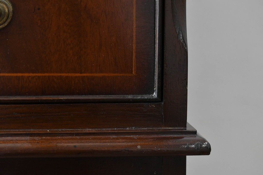 イギリスアンティーク　ウォールナット材　重厚な雰囲気漂うトールチェスト　(R-063486)