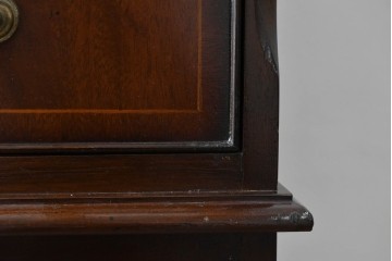 イギリスアンティーク　ウォールナット材　重厚な雰囲気漂うトールチェスト　(R-063486)