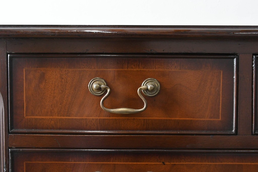 イギリスアンティーク　ウォールナット材　重厚な雰囲気漂うトールチェスト　(R-063486)