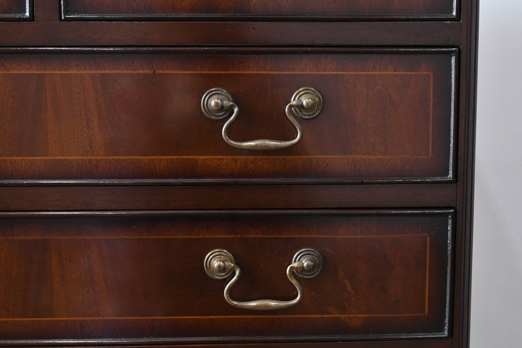 イギリスアンティーク　ウォールナット材　重厚な雰囲気漂うトールチェスト　(R-063486)