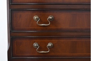 イギリスアンティーク　ウォールナット材　重厚な雰囲気漂うトールチェスト　(R-063486)