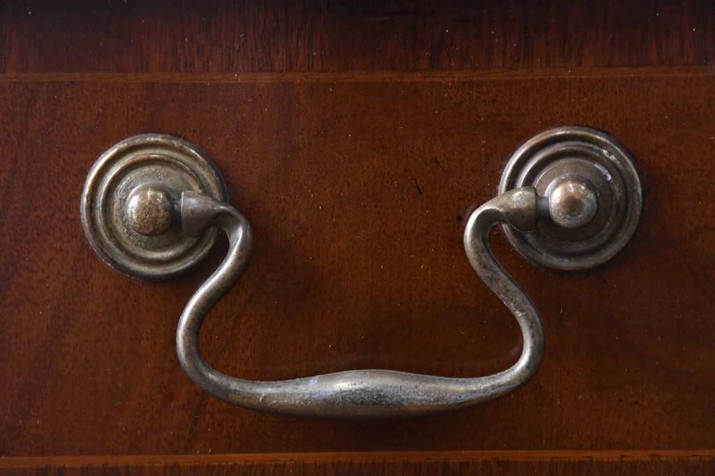 イギリスアンティーク　ウォールナット材　重厚な雰囲気漂うトールチェスト　(R-063486)