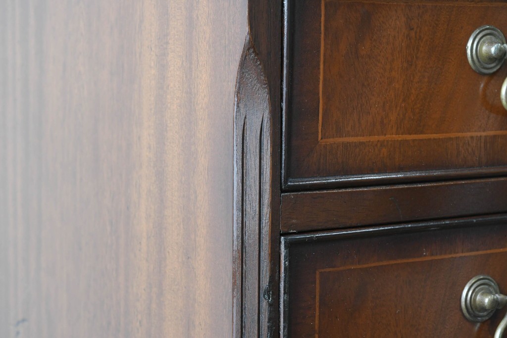 イギリスアンティーク　ウォールナット材　重厚な雰囲気漂うトールチェスト　(R-063486)