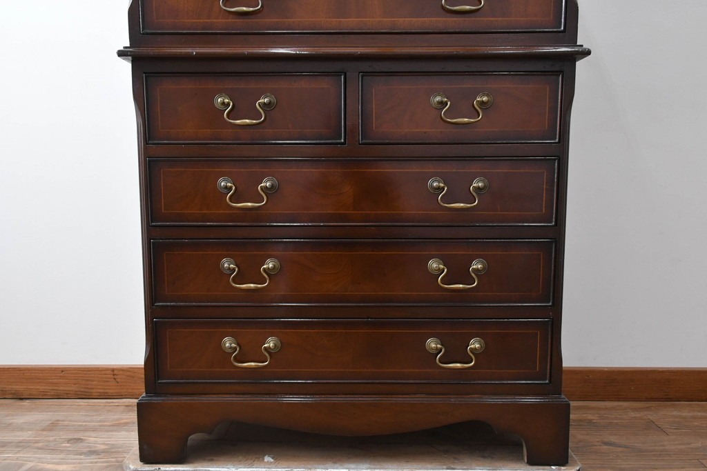 イギリスアンティーク　ウォールナット材　重厚な雰囲気漂うトールチェスト　(R-063486)