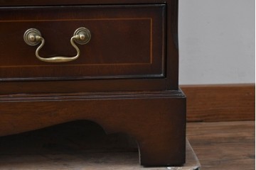 イギリスアンティーク　ウォールナット材　重厚な雰囲気漂うトールチェスト　(R-063486)