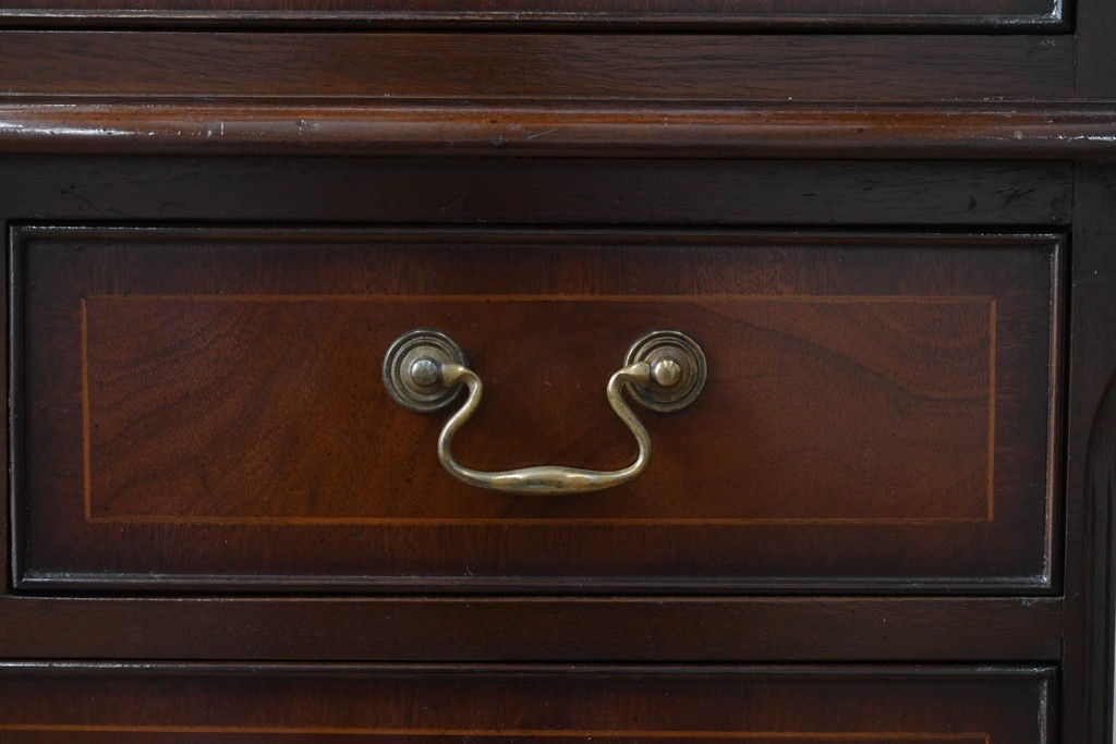 イギリスアンティーク　ウォールナット材　重厚な雰囲気漂うトールチェスト　(R-063486)