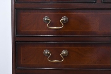 イギリスアンティーク　ウォールナット材　重厚な雰囲気漂うトールチェスト　(R-063486)