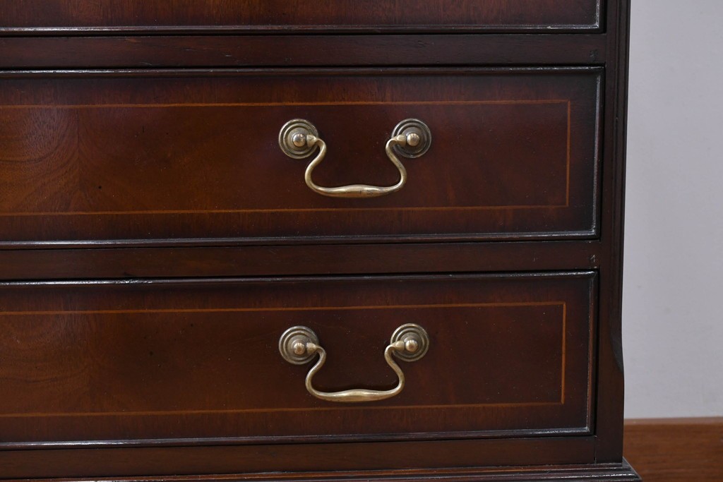 イギリスアンティーク　ウォールナット材　重厚な雰囲気漂うトールチェスト　(R-063486)